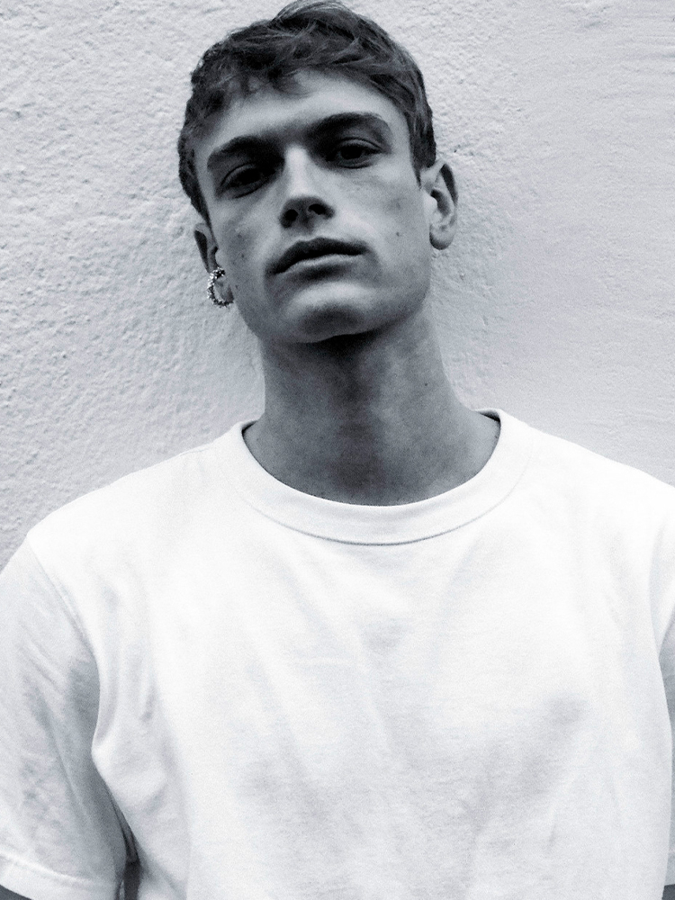 julian_schmidt_sight_management_studio_47.jpg