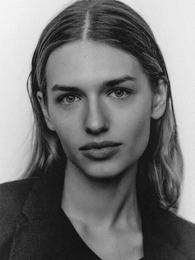 alicja_o_sight_management_studio_30_0002_36alicjaannanataliaerdmanuncovermodels_0000_curvas1.jpg