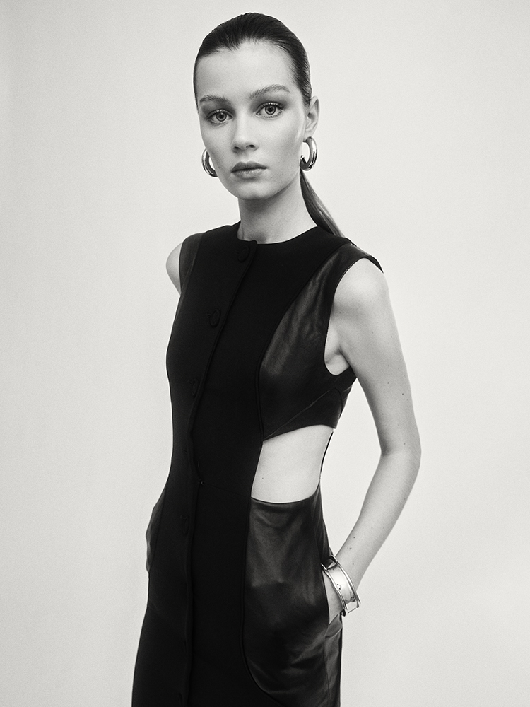angelina_a_sight_2.jpg